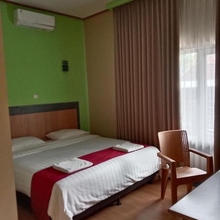 The New Orlinds Guest House Wonosari Exterior foto