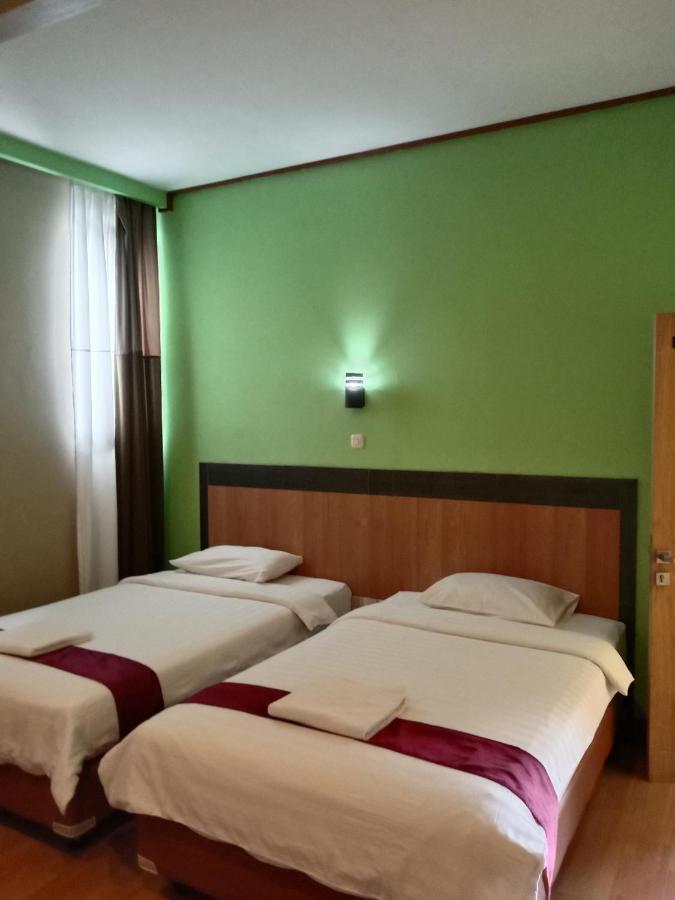 The New Orlinds Guest House Wonosari Exterior foto