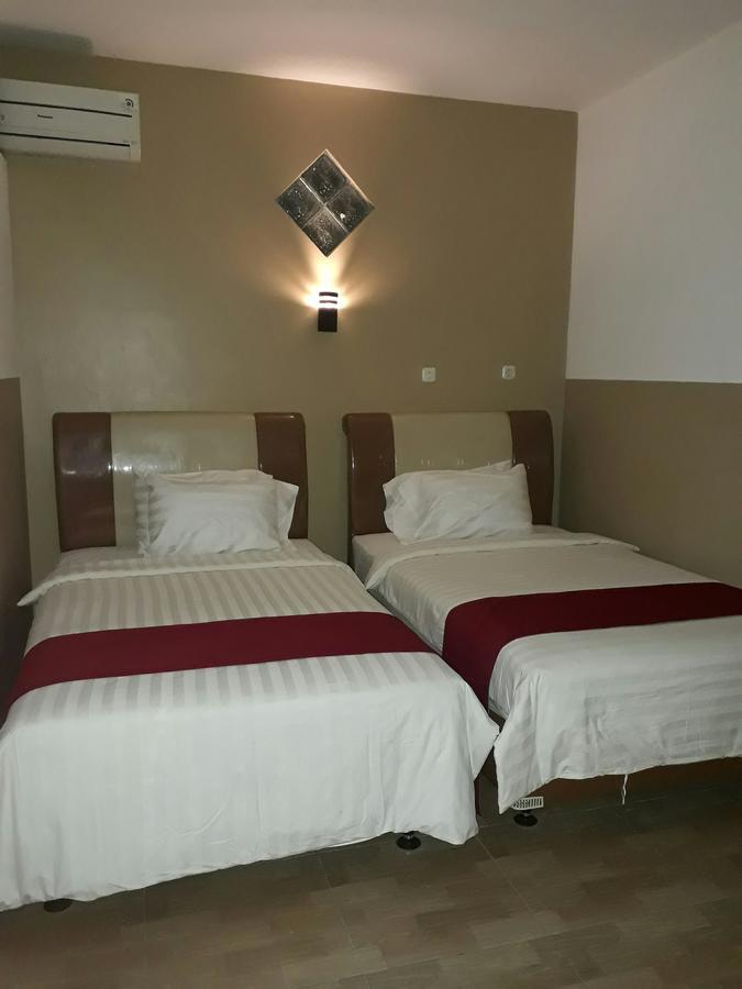 The New Orlinds Guest House Wonosari Exterior foto