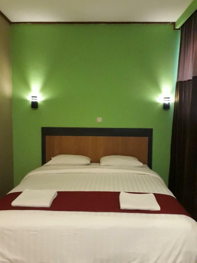 The New Orlinds Guest House Wonosari Exterior foto